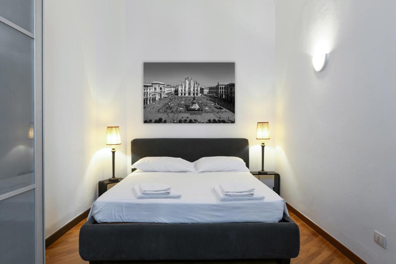 Charming San Babila Apt. Milan Bagian luar foto