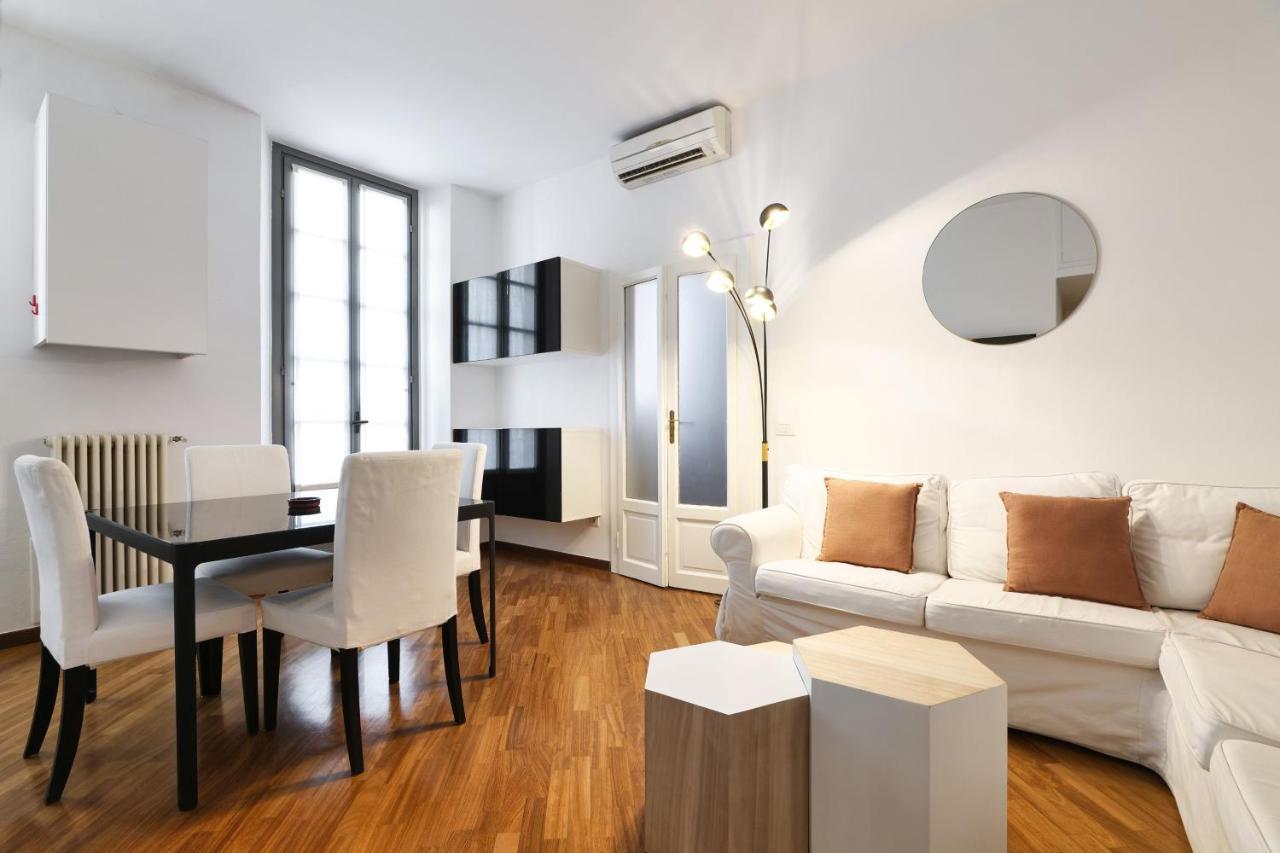 Charming San Babila Apt. Milan Bagian luar foto